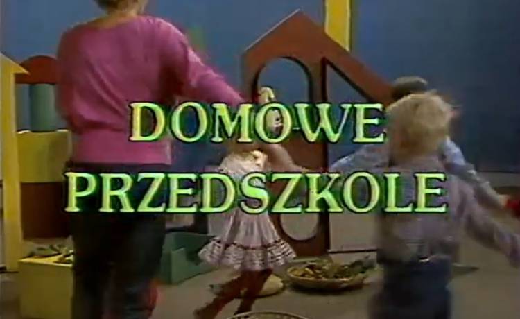 fot. kadr z czołówki "Domowego przedszkola", YouTube